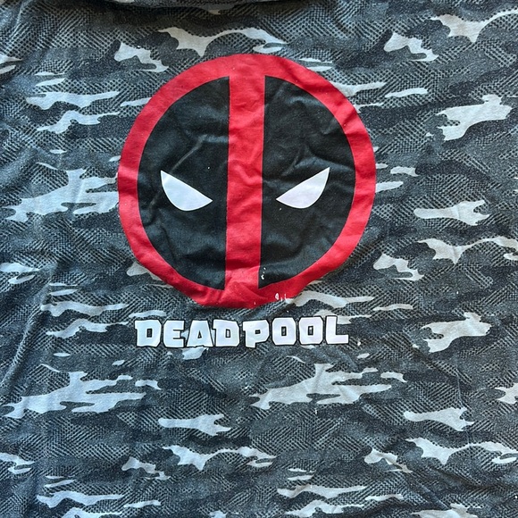 Deadpool camo shirt - Picture 2 of 4